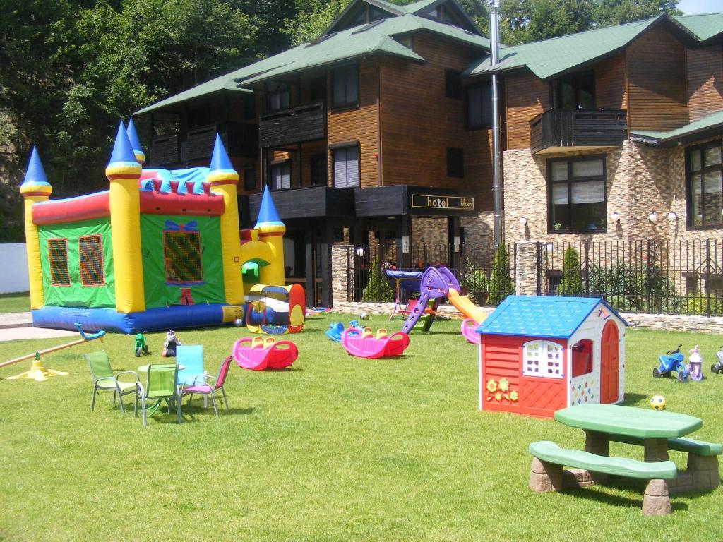 Hotel Hillden Lodge&Restaurant Drumu Carului Exterior foto